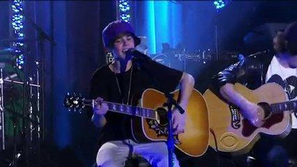 Justin Bieber Sings His Favorite Girl (Live)